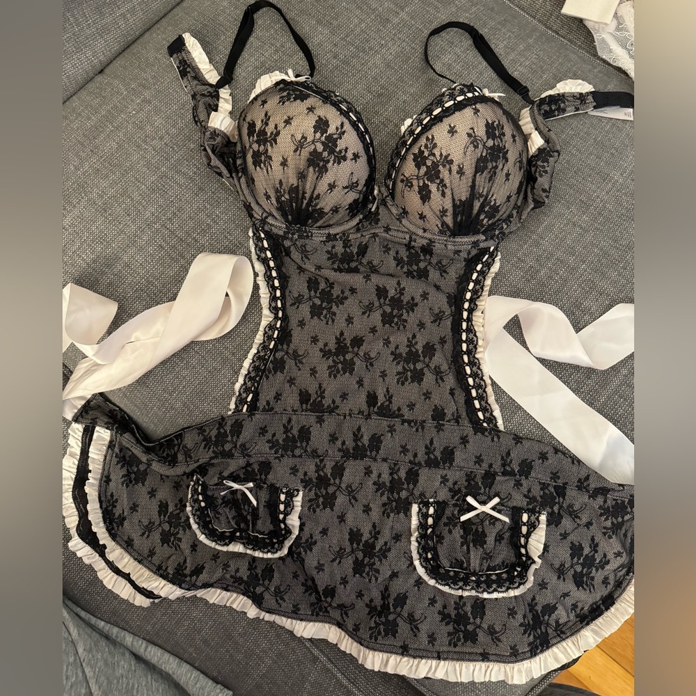 Victoria’s Secret 36C maid lingerie